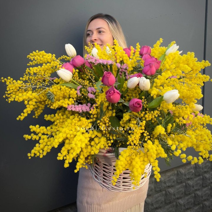 Цветочная корзина с мимозой "Спринг" в Орске