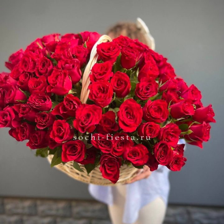 121 красная роза в корзине   в Орске