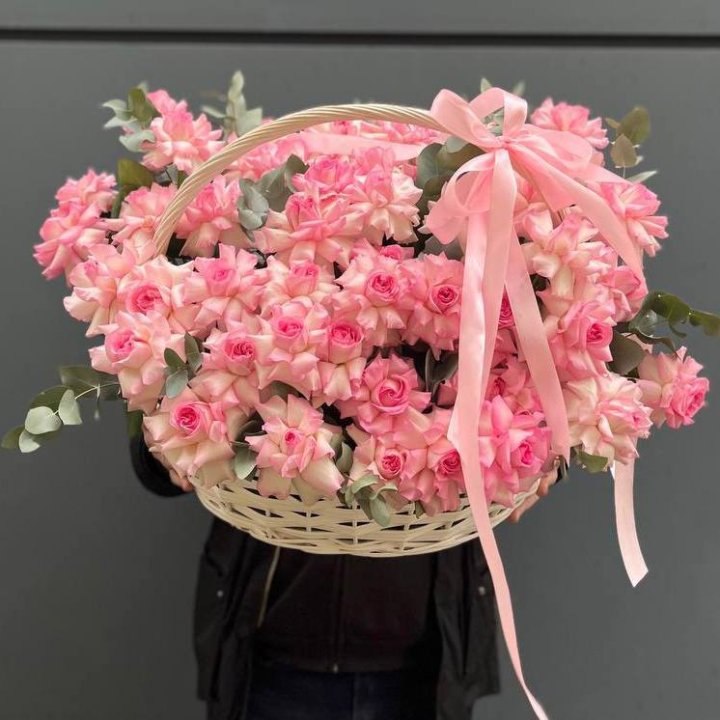 51 розовая роза в корзине в Орске