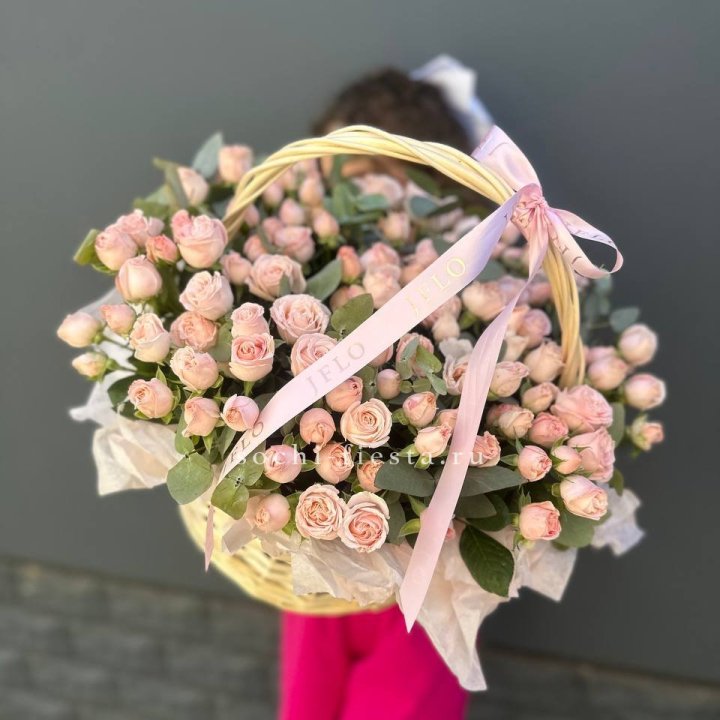 Корзина кустовых пионовидных роз в Орске