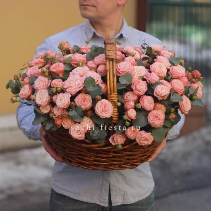 Корзина из 101 пионовидной розы в Орске