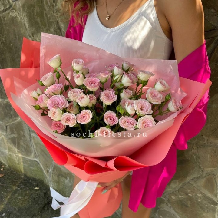 Розовые кустовые розы в Орске