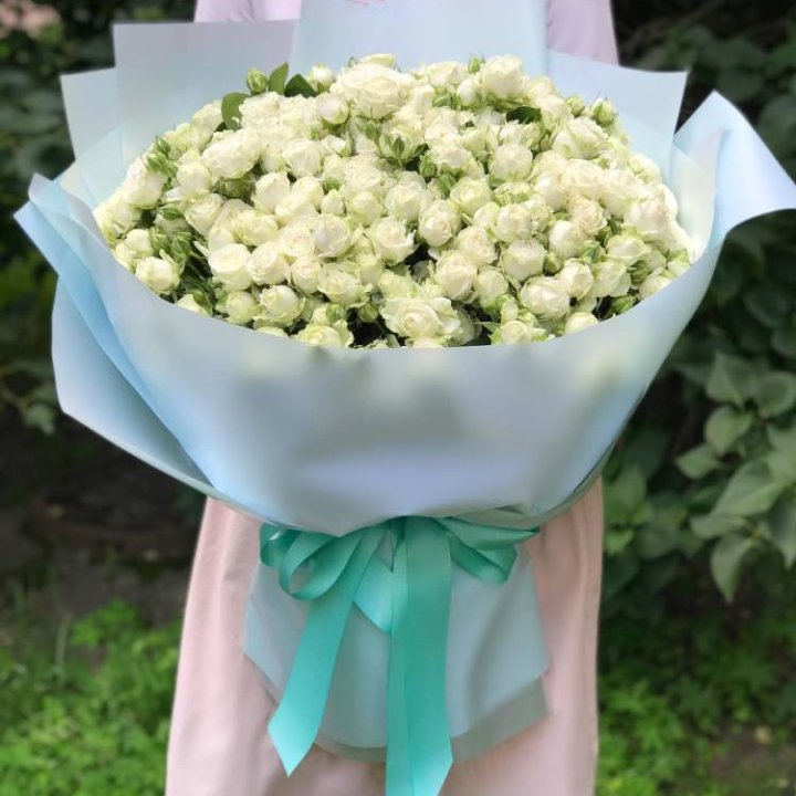 51 белая кустовая роза в Орске