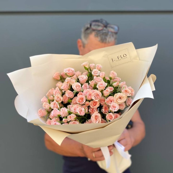 Кустовые розы леди в Орске