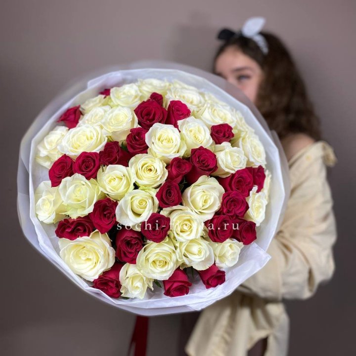 Микс из 55 роз в Орске