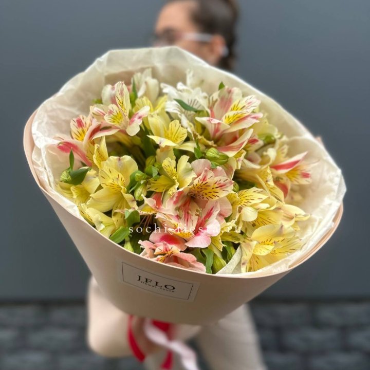 Альстромерии в нежном оформлении в Орске