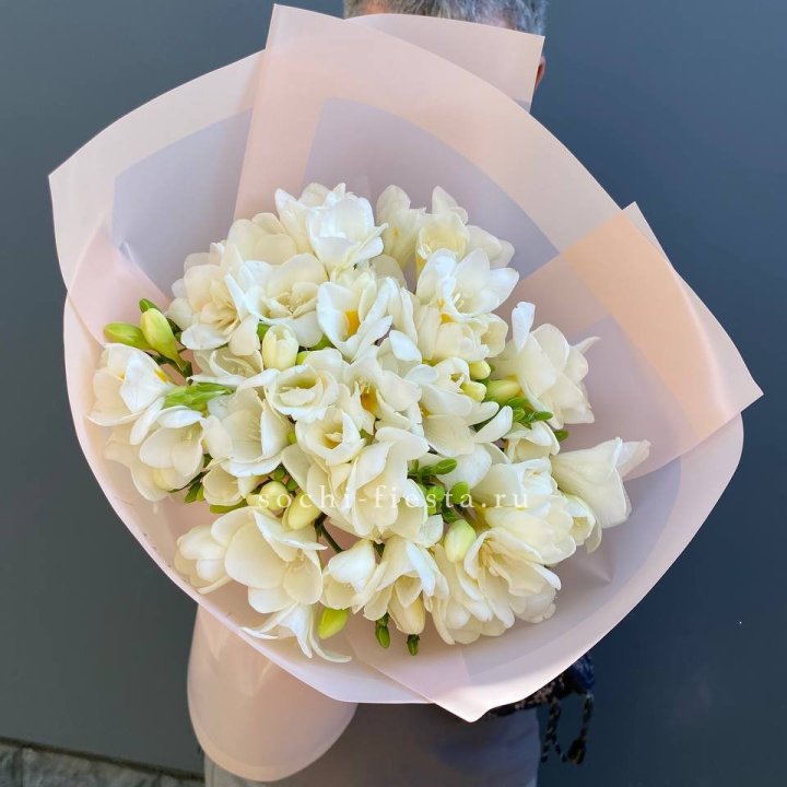 Букет белых фрезий  в Орске