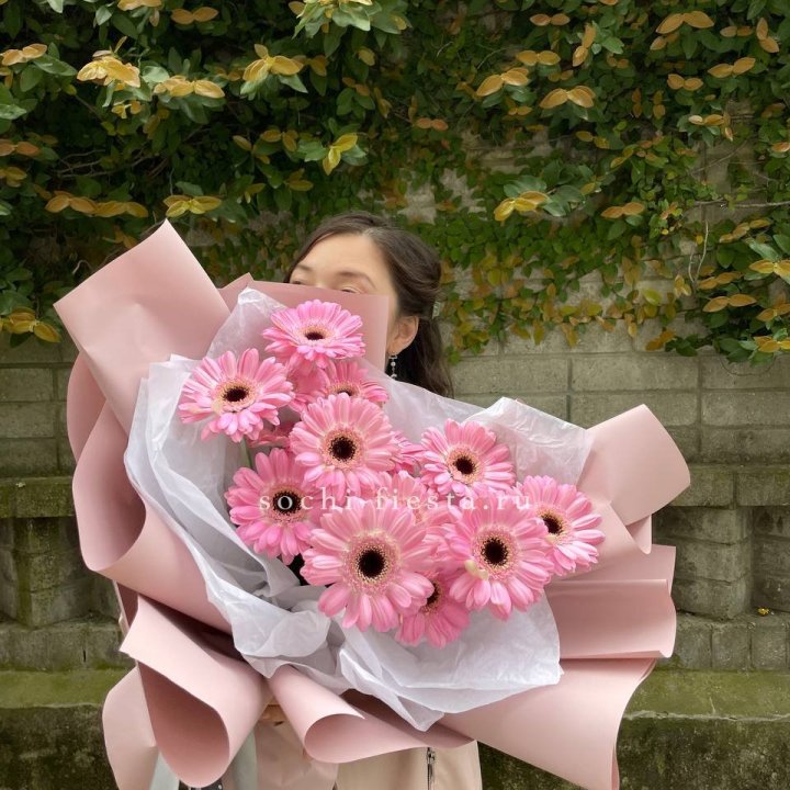 13 розовых гербер в Орске