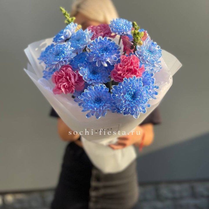 Букет сборный с хризантемой в Орске