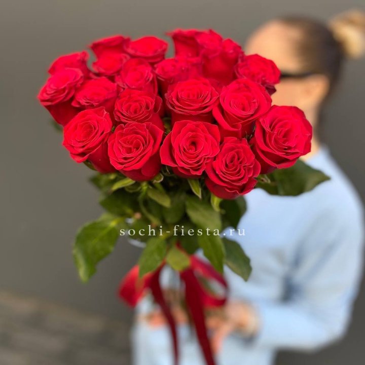 19 красных роз в Орске