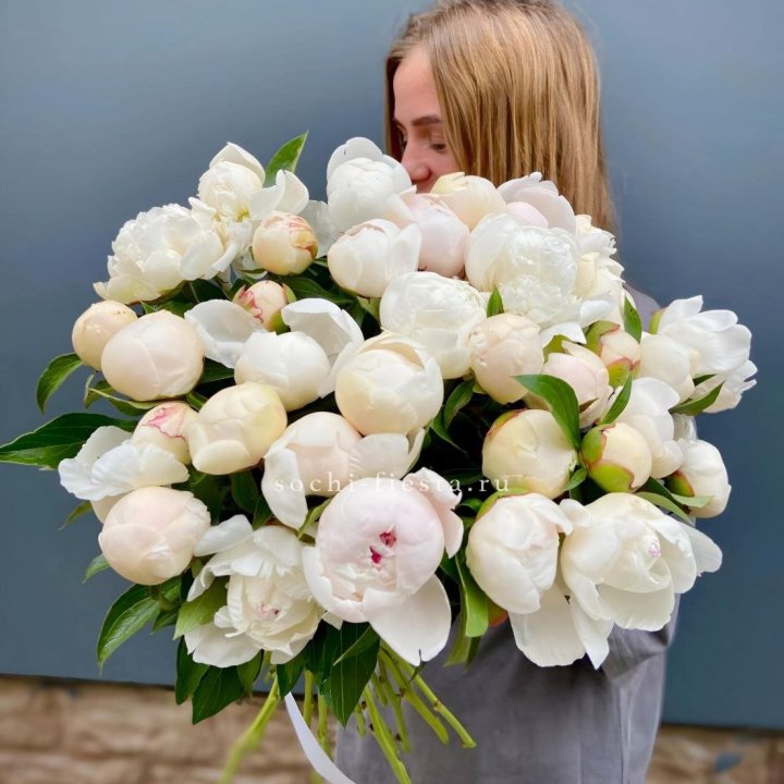 Охапка пионов в Орске