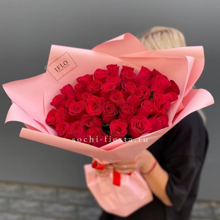 35 красных роз в Орске