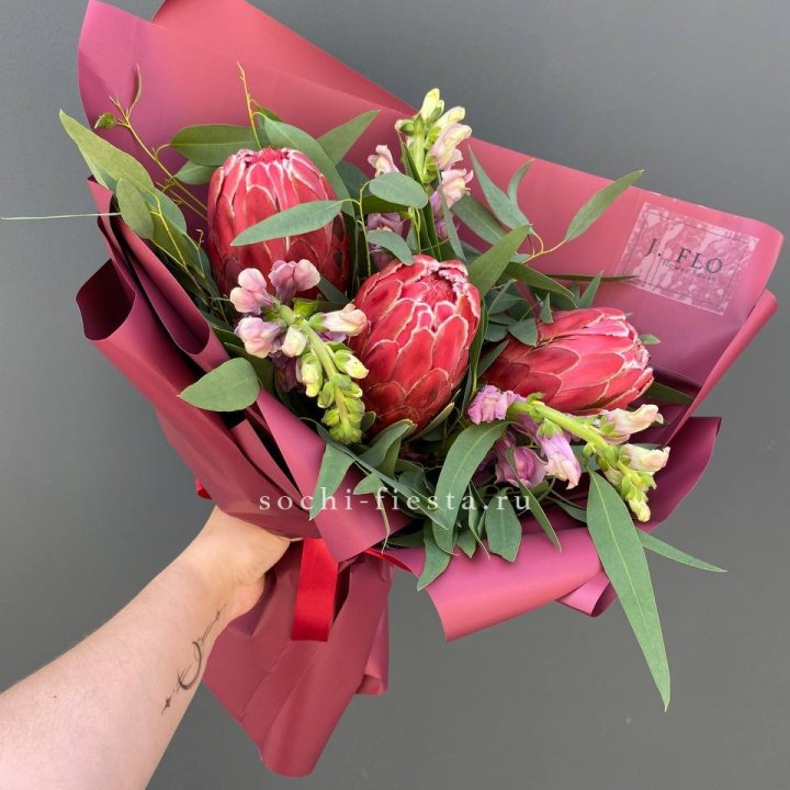 Букет из протеи "Квин" в Орске