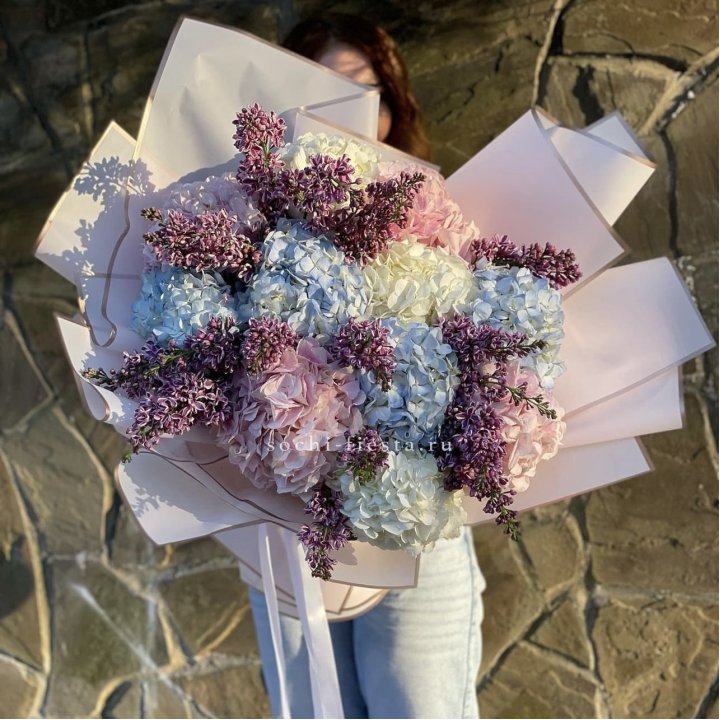 Букет гортензии с сиренью в Орске