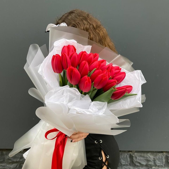  25 красных воздушных тюльпанов в Орске