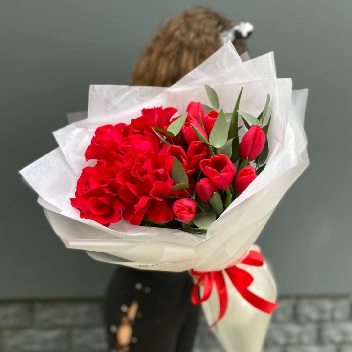 Дуо тюльпаны и розы в Орске