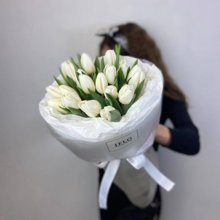  19 белых воздушных тюльпанов в Орске