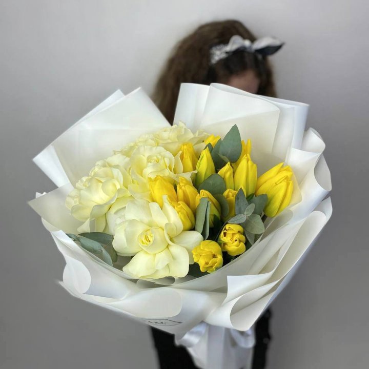 Дуо жёлтые тюльпаны и розы в Орске