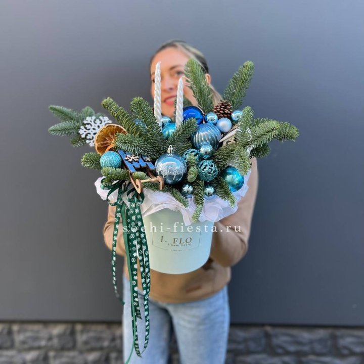 Композиция "Мери крисмас блю" в Орске