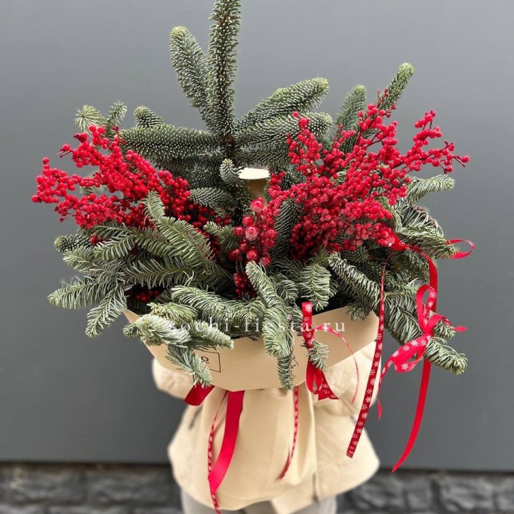 Букет нобилиса и ягод в Орске