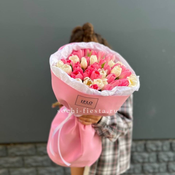 51 бело-розовый тюльпан в Орске