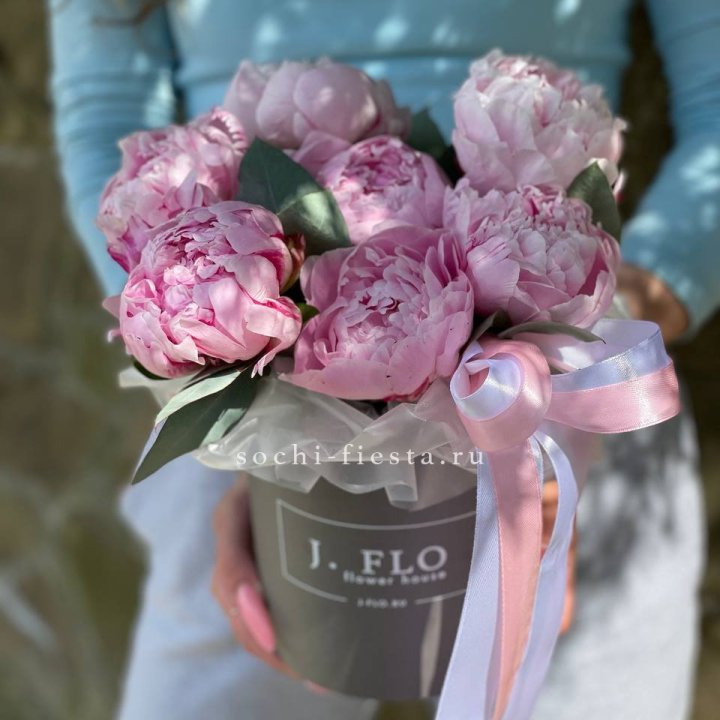 Цилиндр пионов с эвкалиптом в Орске