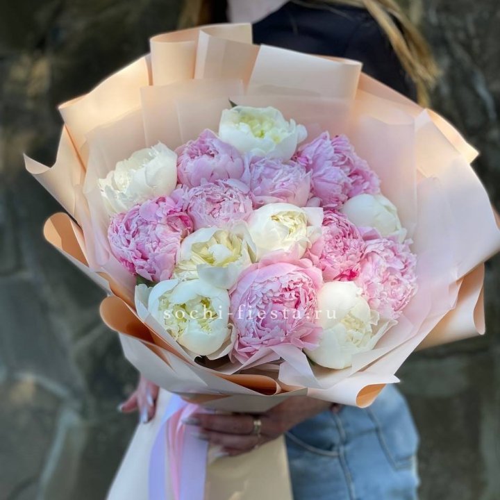 Букет 15 зефирных пионов в Орске