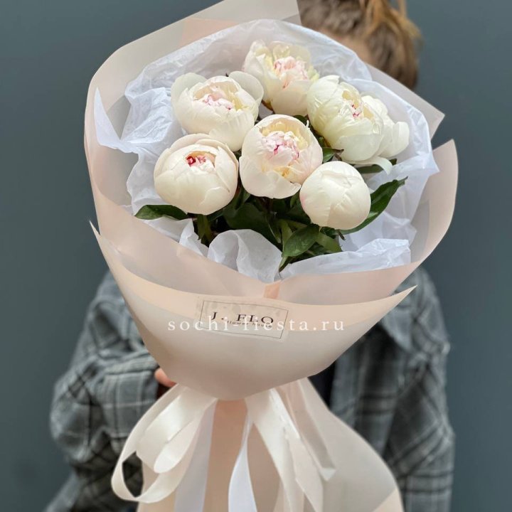 Букет белых пионов в Орске
