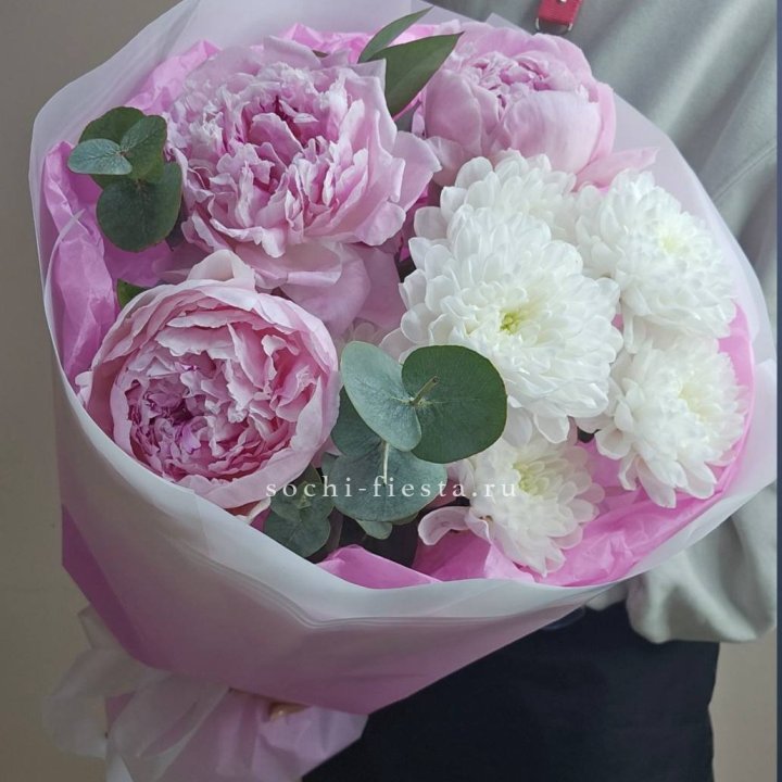  Букет комплимент с пионами в Орске
