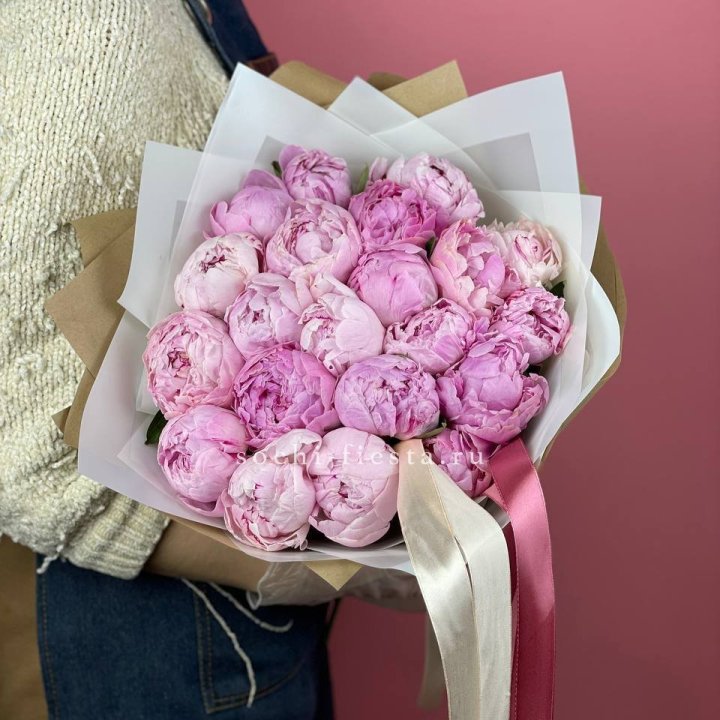 Букет из 21 пионов в Орске