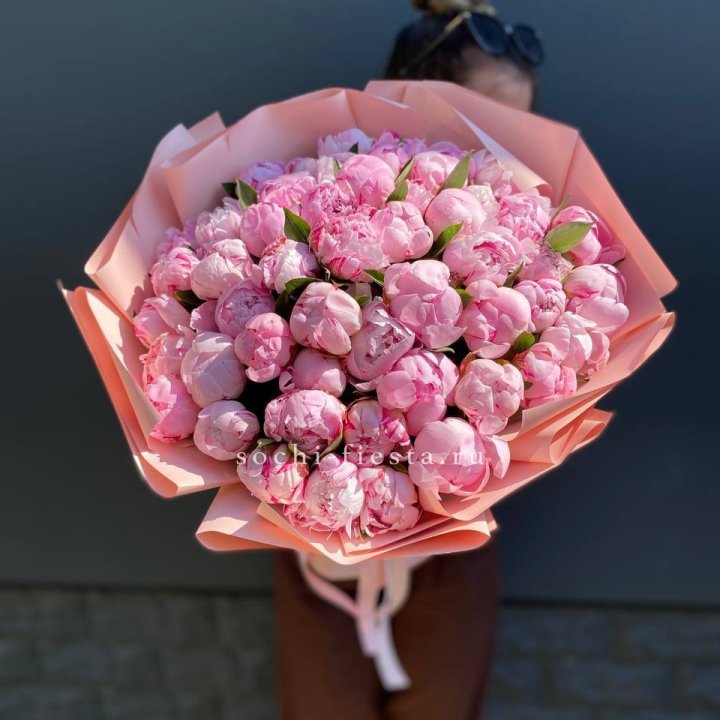 Нежный букет 51 пионов  в Орске