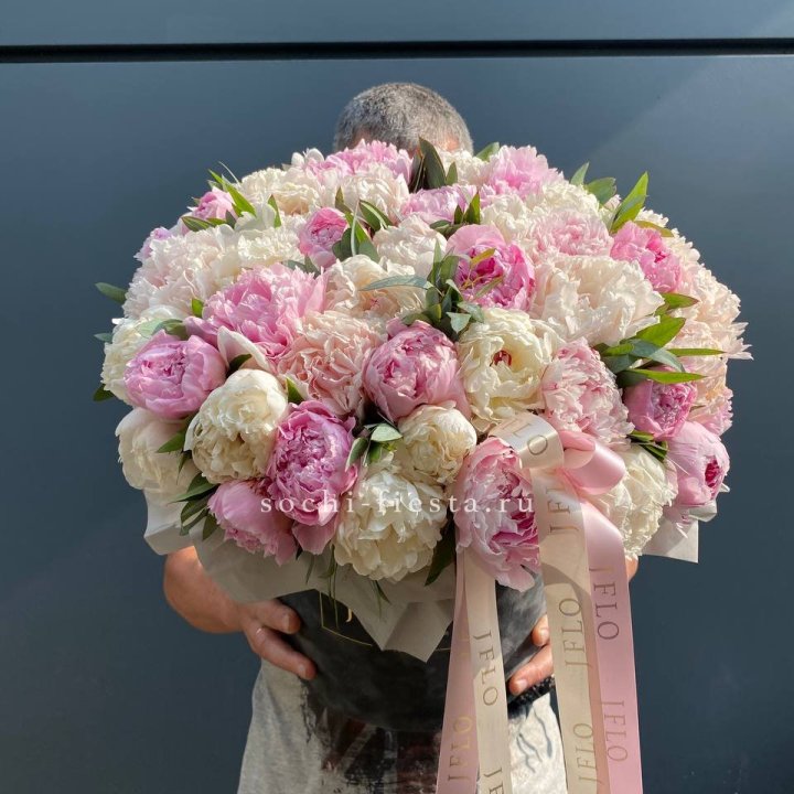 51 пионов в боксе в Орске