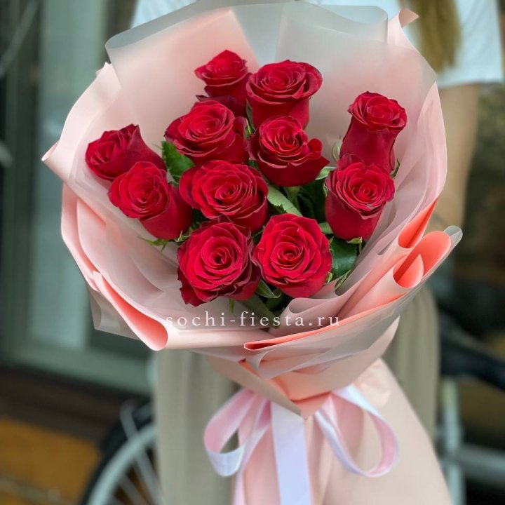 Букет красных роз "Мадам ред" в Орске