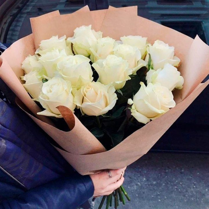 15 белых роз "Крафт" в Орске