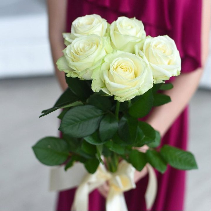 5 белых роз в Орске