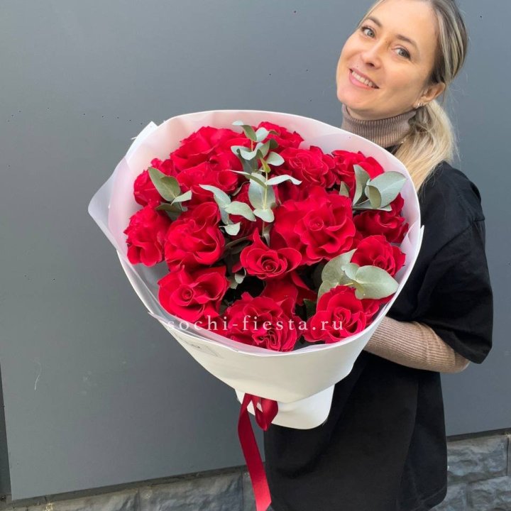 17 Красных французских роз в Орске