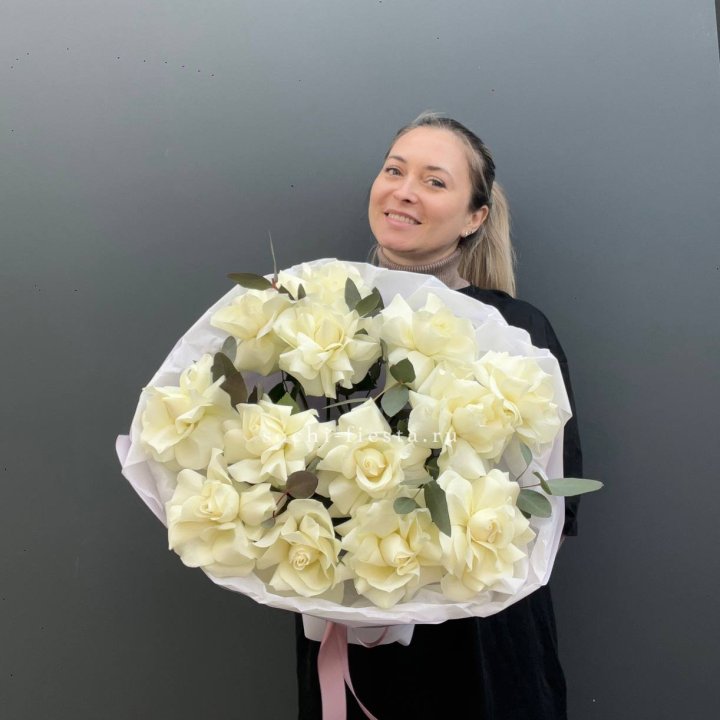 13 Белых французских роз Облако в Орске
