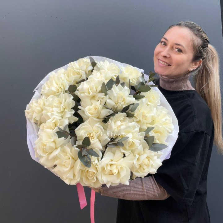 25 Белых французских роз Вайт найс в Орске