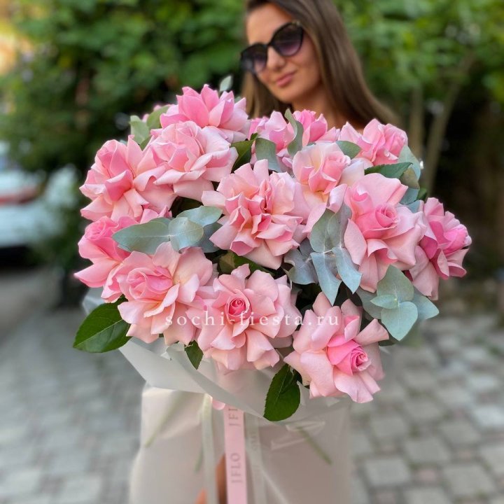 17 Розовых  французских роз в Орске