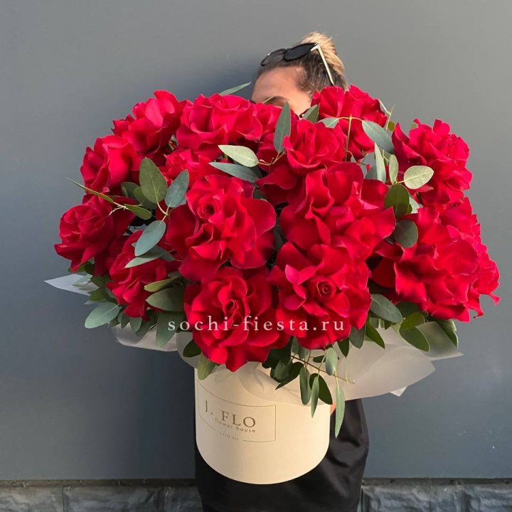 25 Французских красных роз в коробке в Орске