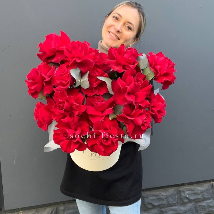 17 Французских роз в боксе в Орске