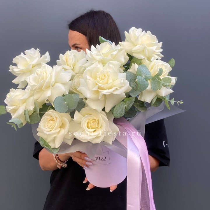 11 Французских белых роз в боксе в Орске
