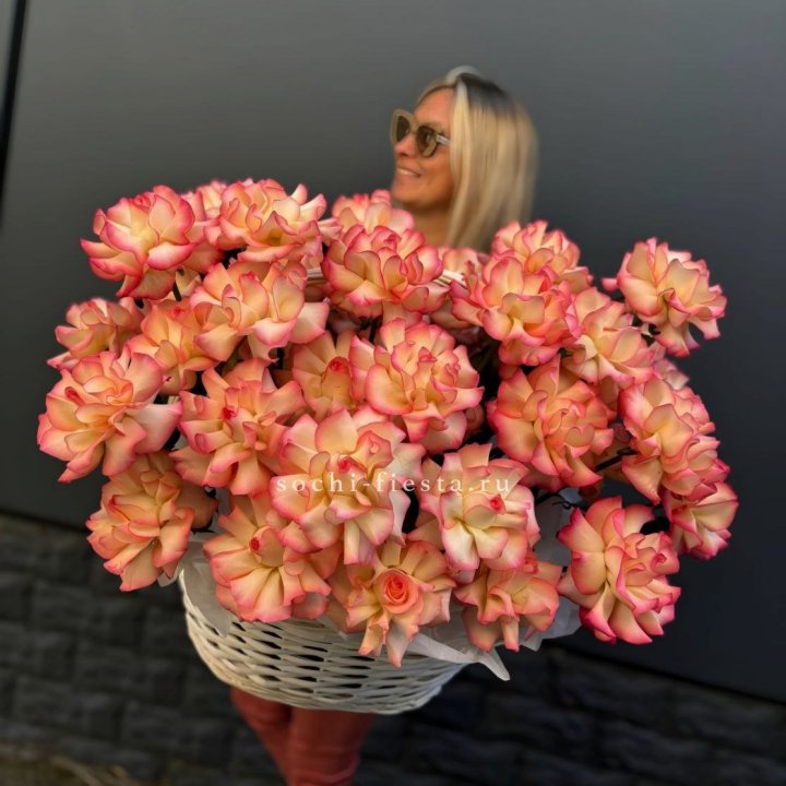 45 французских роз Джумилия в корзине в Орске