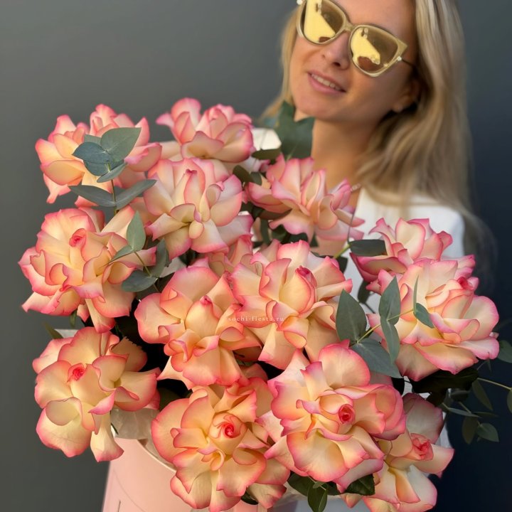 15 французских  роз Джумилия в боксе в Орске