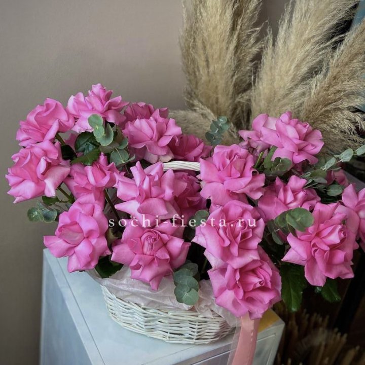 25 роз в цветочной корзине Пинк в Орске
