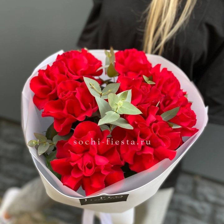 9 Красных французских роз в Орске