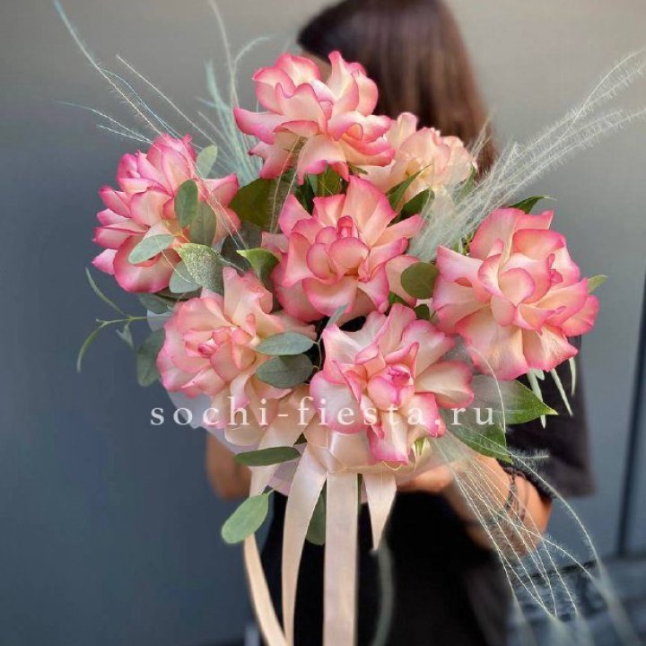 9 Французских роз Джумилия в боксе в Орске