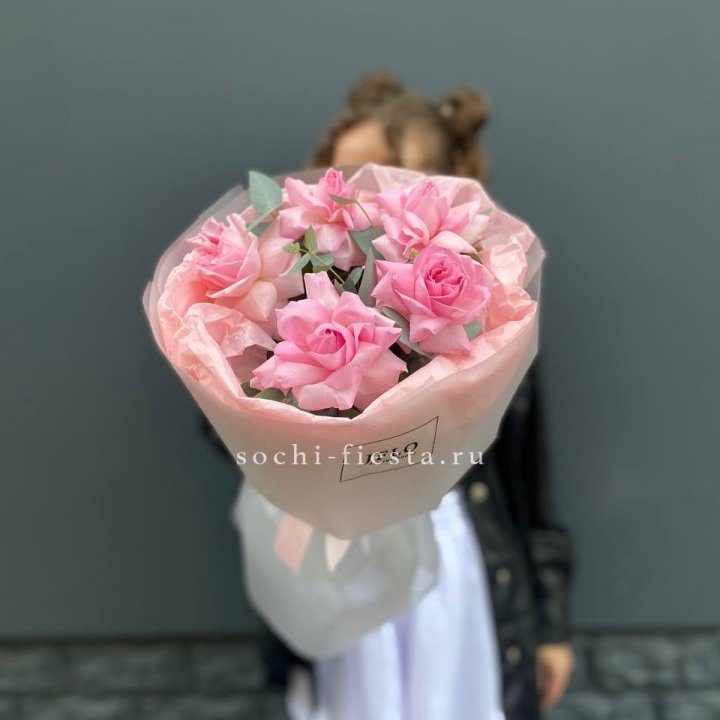 5 французских розовых роз  в Орске