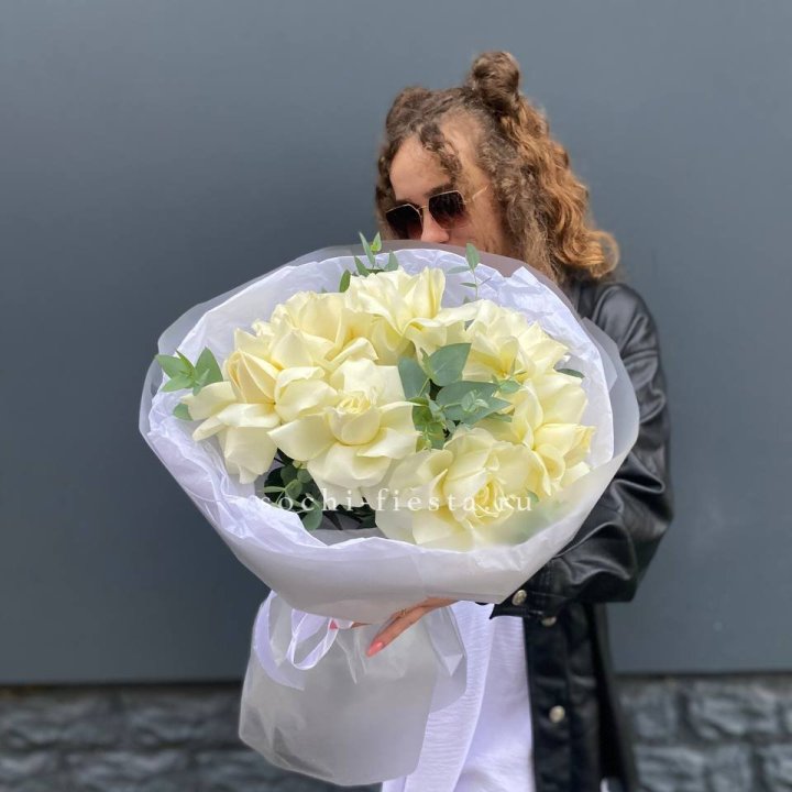 7 Белых французских роз  в Орске