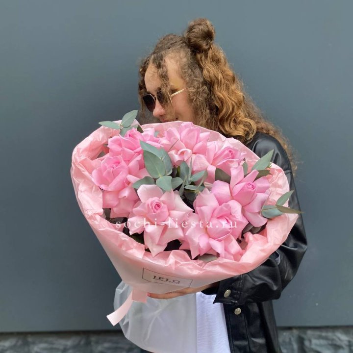 7 розовых роз в Орске